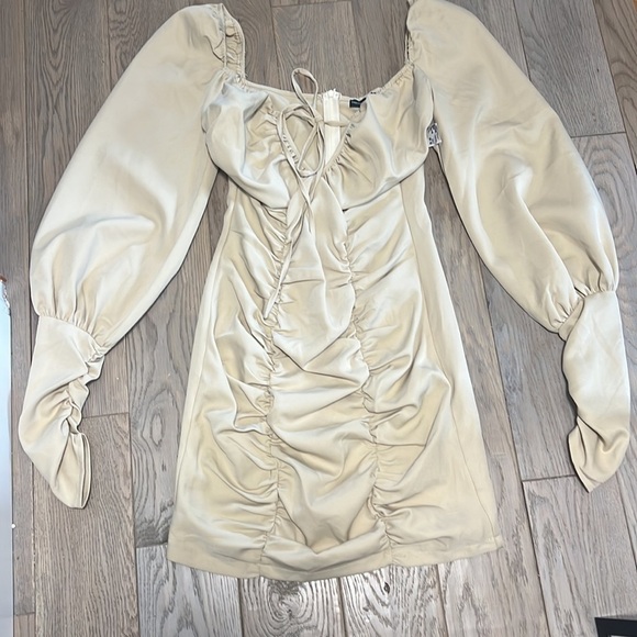 PrettyLittleThing Dresses & Skirts - NWT PrettyLittleThings Cream Dress, Size US 4, ruching derik and tie detail